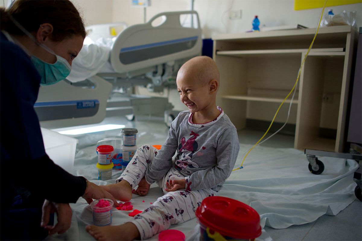 Reportage on the life of the little child's oncology hospital of Perugia.